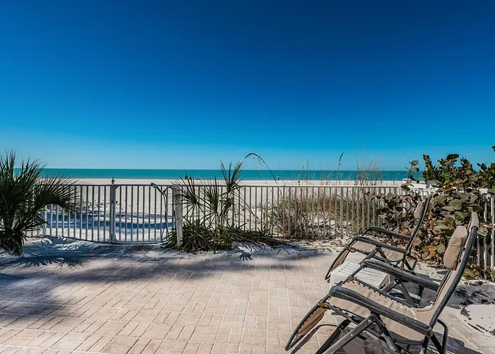 Joyce's Beachfront #3 Apartment